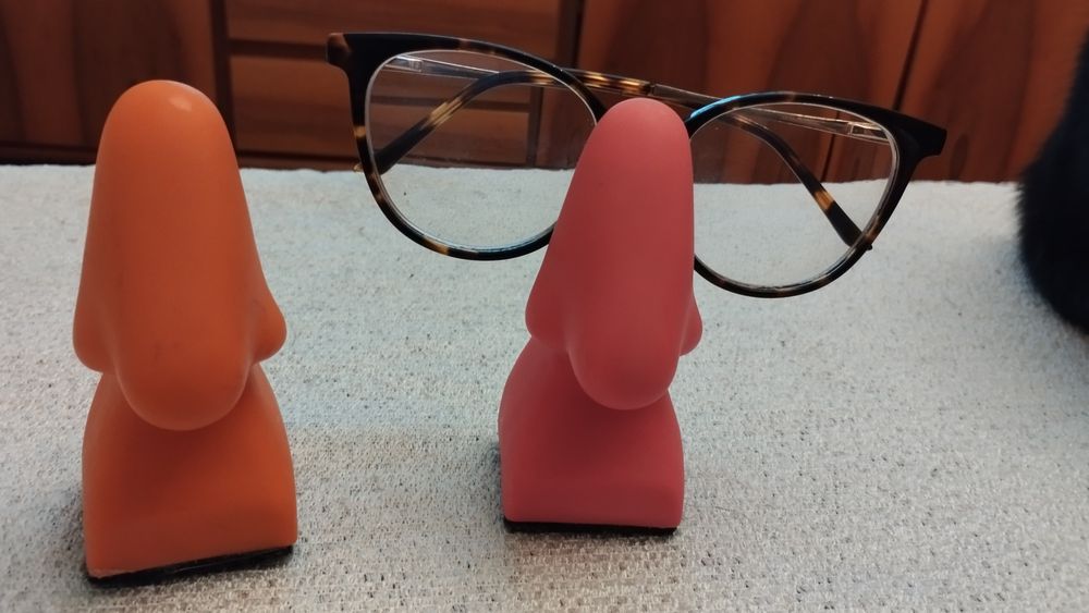 Stojak na okulary dla pary