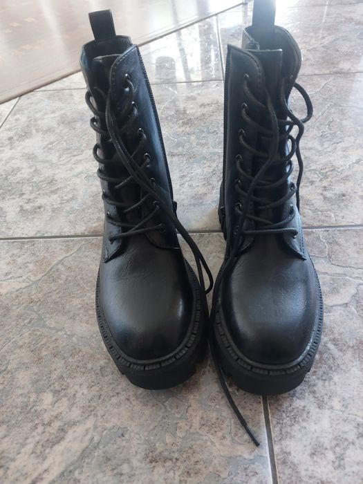 Nowe wysokie botki