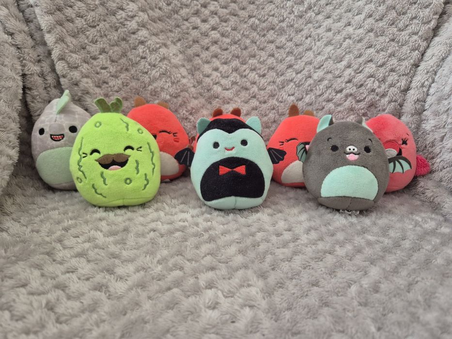 Іграшки Squishmallows.