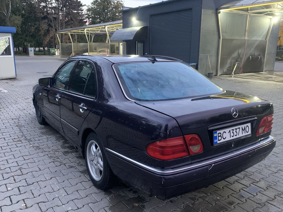 Mercedes-Benz e230