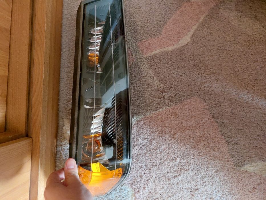 Chevrolet 2006 Colorado продам правый фонарь и противотуманка