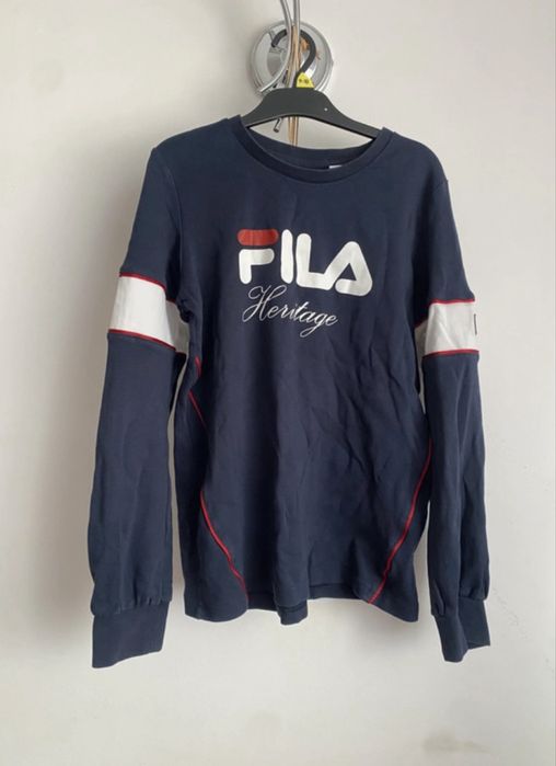 Bluza w kolorze granatowym , z napisem , w bardzo dobrym stanie jest .