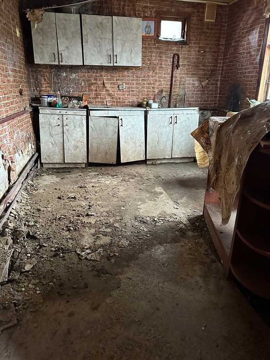 Пів будинку в центрі Баришівки