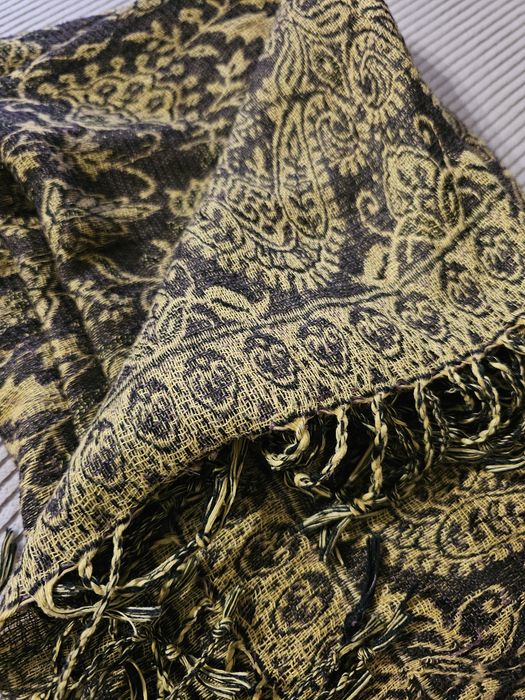 Szal w stylu boho / orientalnym ze wzorem paisley