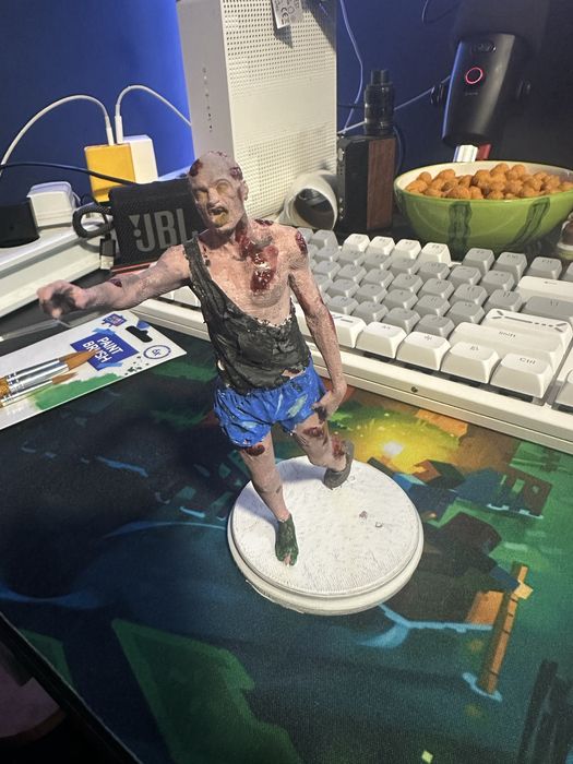 Figurka recznie malowana na wzór postaci z dying light