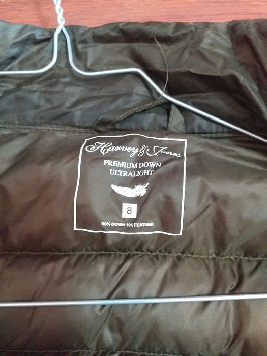 Blusão de penas cor verde tropa