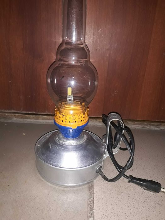 Вінтажна киросинова лампа