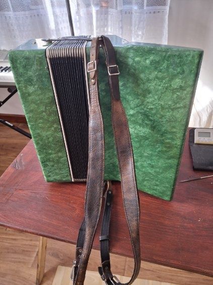 Ruski akordeon 80 basów