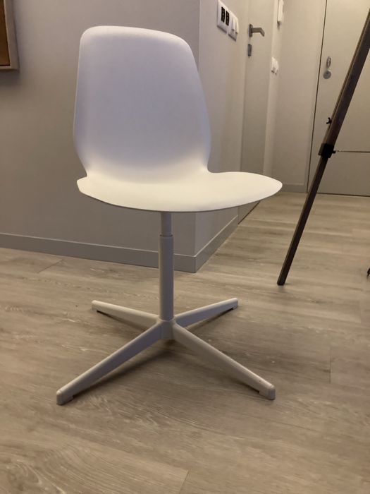 Vendo mesa e cadeira de oferta