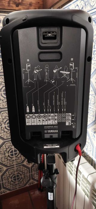Sistema de Som Yamaha StagePas 400i + Tripés