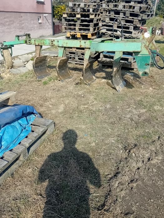 Pług wahadłowy famarol