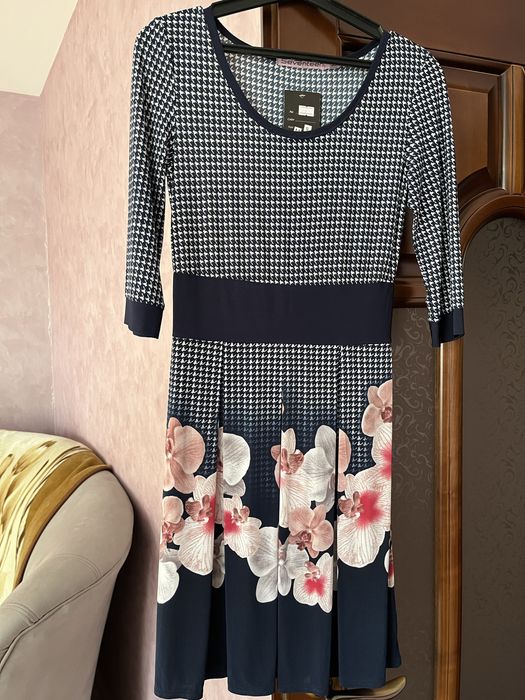 Жіноче легке плаття