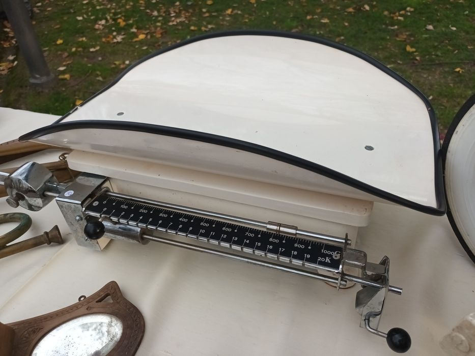 Balança antiga pediatrica impecável