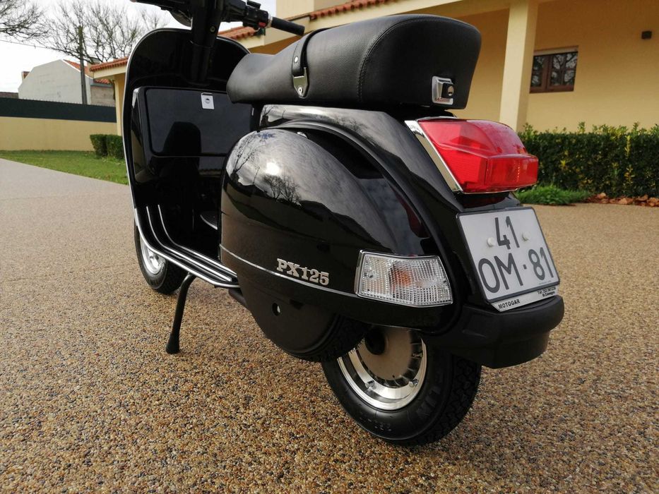 Vespa PX 125 preta