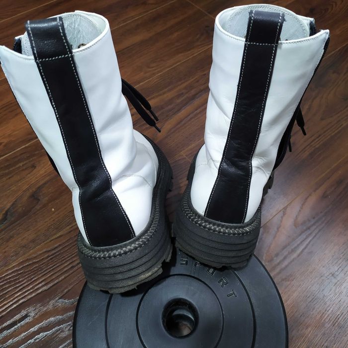 Жіночі білі зимові черевики