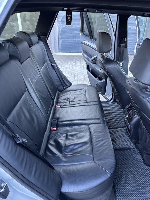 Автомобіль BMW X5