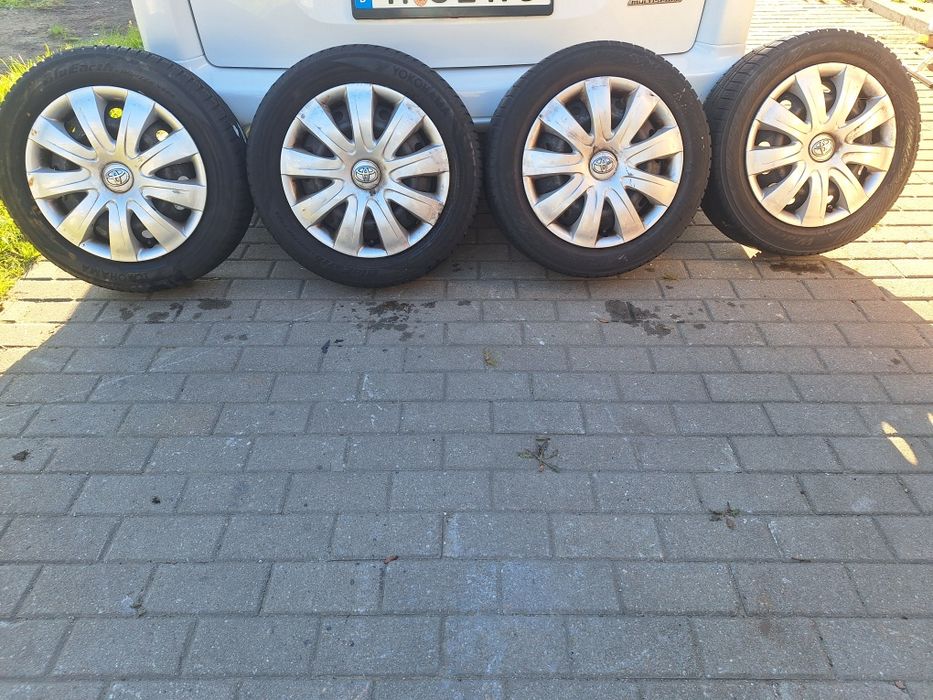 Felgi opony zimowe stalowe kołpaki Toyota Yaris 15  komplet 185/60/15