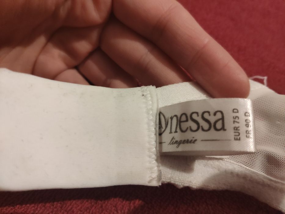 Biustonosz Nessa 75D