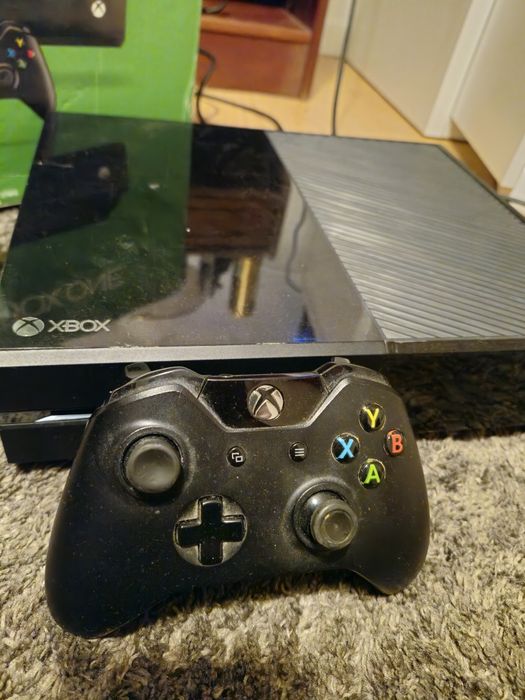 Xbox One 350 GB + 3 Jogos