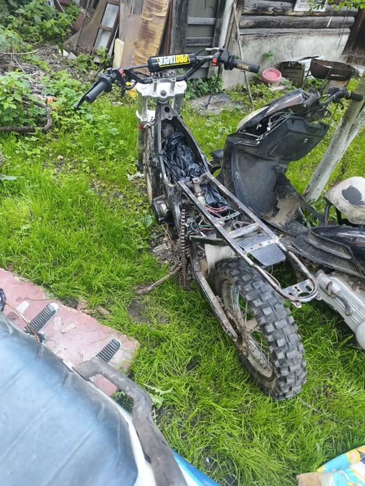 Продам ціліком    Suzuki gsx550 x moto