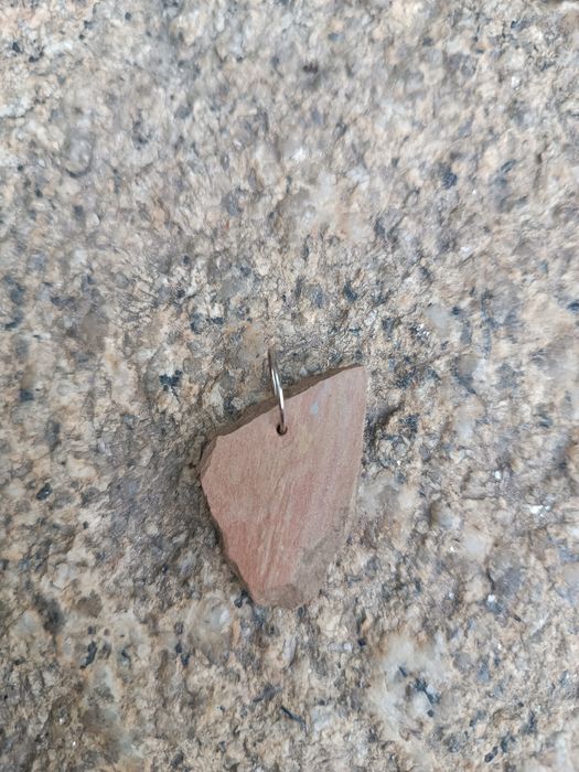 Colares de xisto artesanais