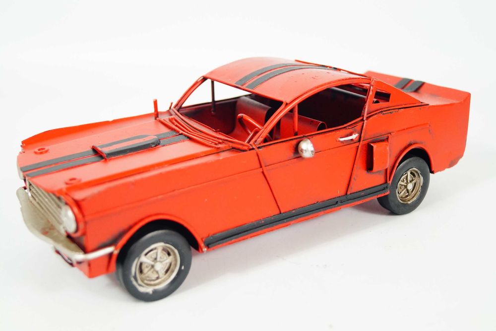 Metalowy pojazd samochód czerwony retro vintage model