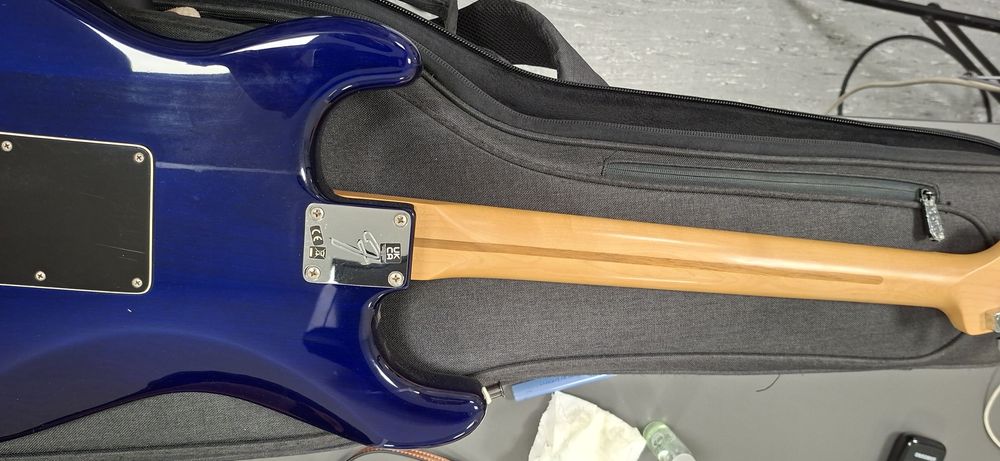 FENDER stratocaster hss. -serie limitada