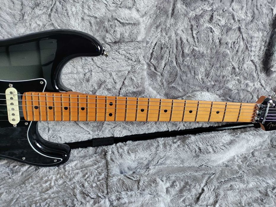 2021 Fender Ultra Luxe Strat HSS FR Silverburst