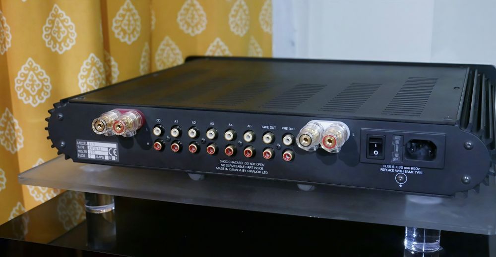 Amplificador Moon by Simaudio