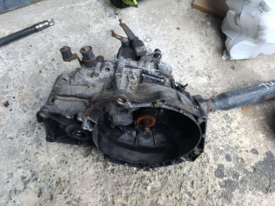 КПП коробка передач 2.0 2.2 F35 Vectra Signum Zafira Astra