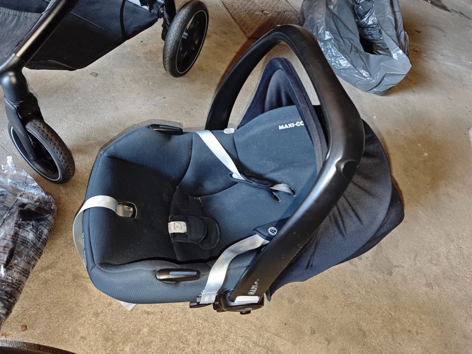 Maxi Cosi Carrinho Zelia 3 + CabrioFix i-Size + Base CabrioFix i-Size