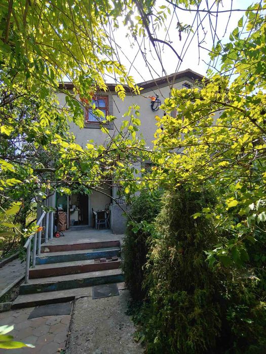 Компактний будинок біля озера