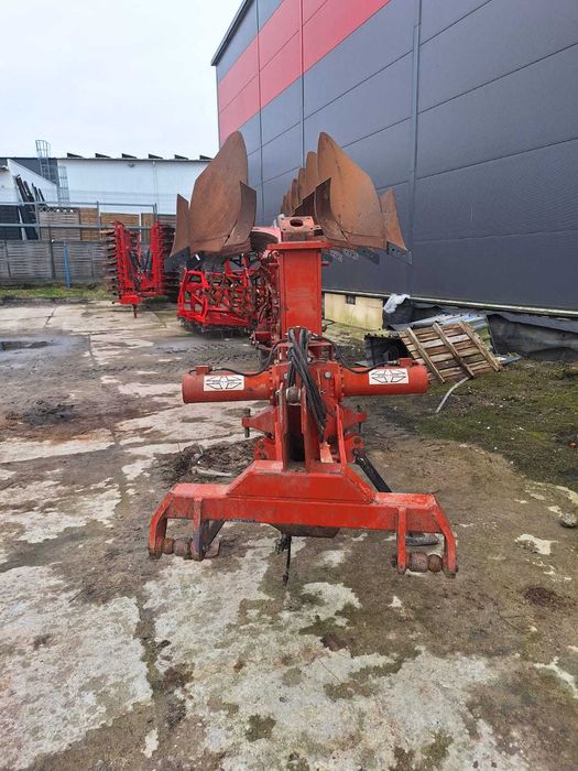 Pług 7-skibowy obracany