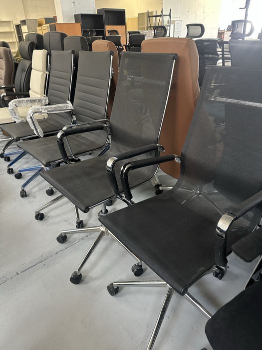 Распродажа офисной мебели Кресла Столы Тумбы Стеллажи Шкафы Комоды Стулья Конференц кресла