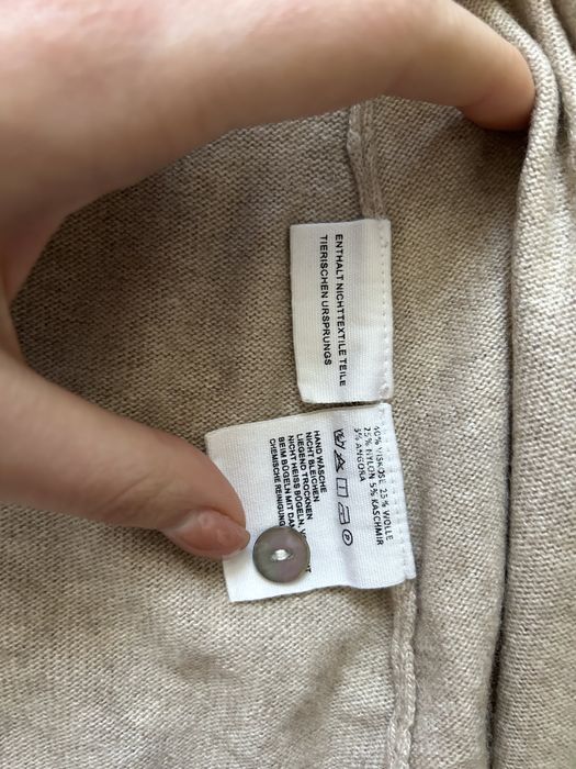 Светр на ґудзиках жіночий