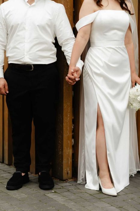 Весільна  ніжна сукня кольору айворі