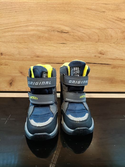 Buty zimowe śniegowce rozmiar 25 raz założone