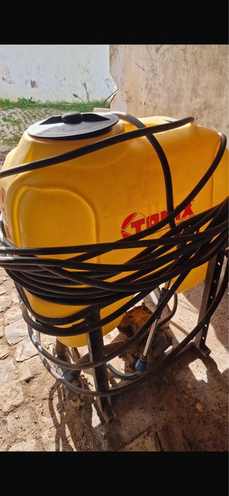 Pulverizador usado poucas vezes