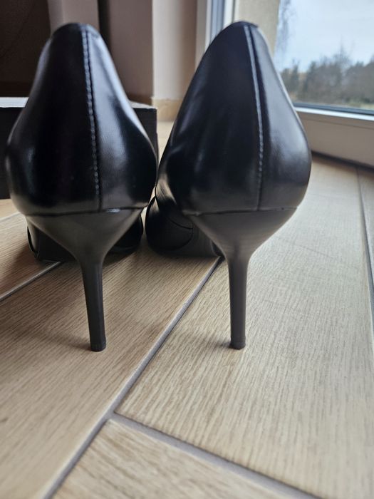 Czarne szpilki rozm 40