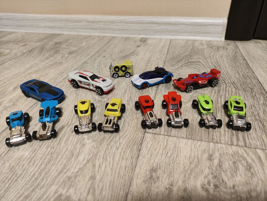 Машинки Hot wheels