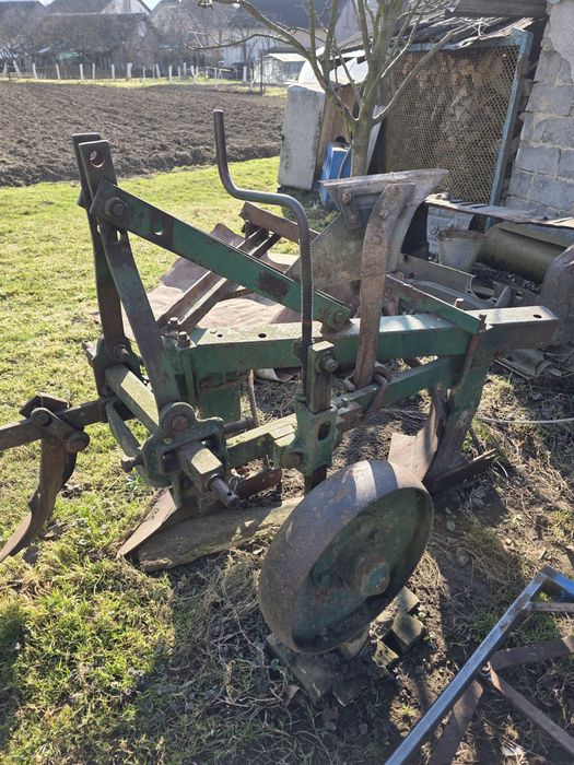 Навісне плуг та культиватор