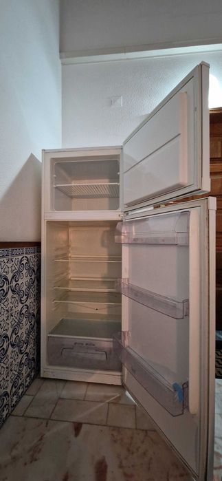 Frigorífico a funcionar bem