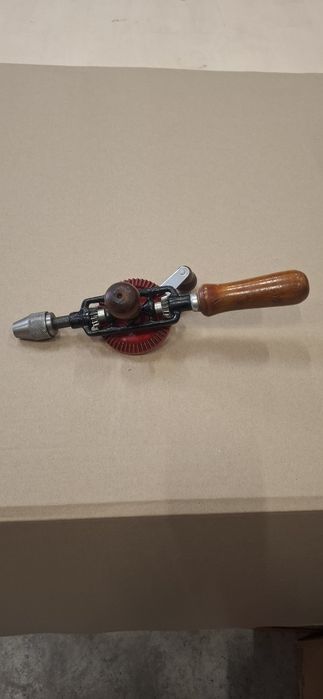 Stara wiertarka ręczna