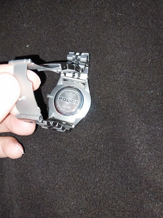 Relógio cromado com mostrador preto  - POLICE