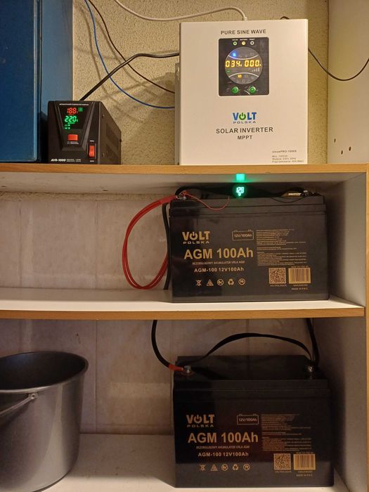 Солнечный инвертор Volt Polska SINUS PRO 1000 S 12/230V + AGM 100 Ah