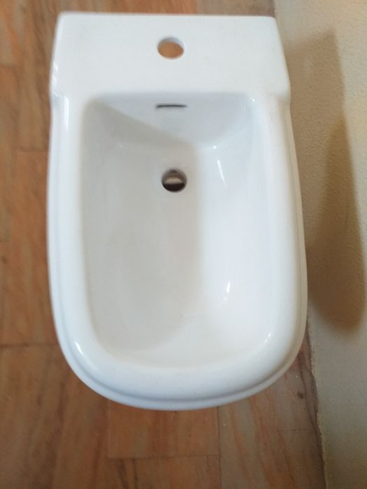 Dois bidés / cada um 15 euros