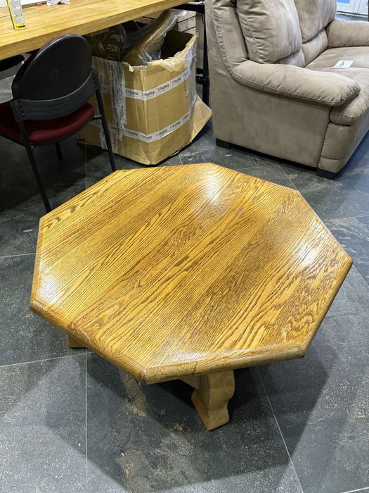 Дубовий журнальний стіл