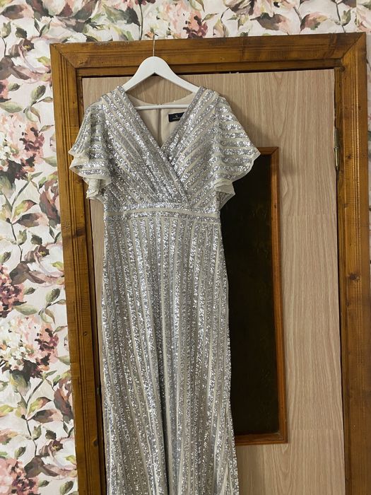 Коктейльне плаття!На весільну маму,чи просто на урочисті подіі!