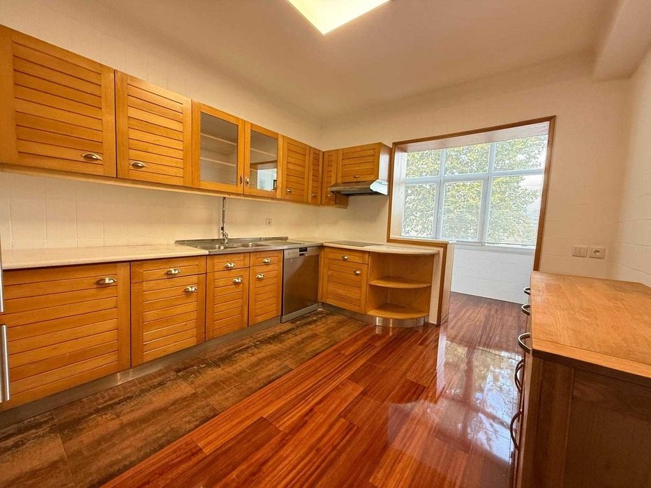 Moradia T3+1 Junto ao Parque da Lavandeira, Oliveira Do Douro!!!