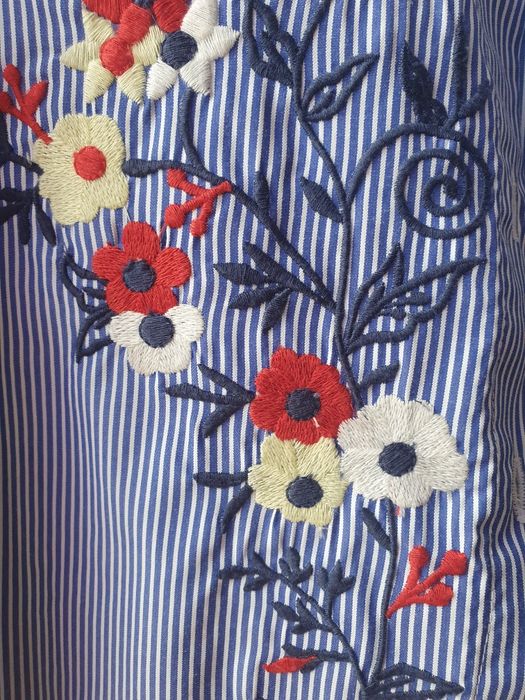 Camisa riscas com flores